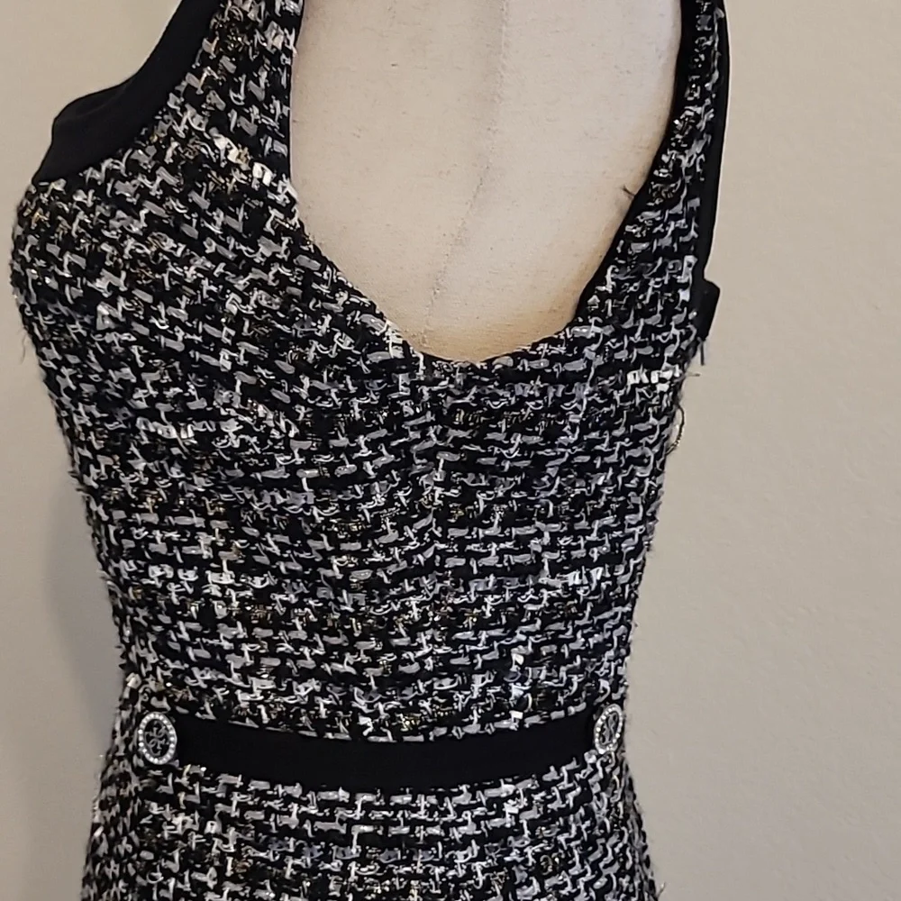 Guess Black and White Mini Dress with Chic Appeal - Picture 9 of 10